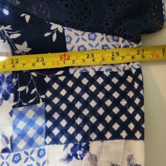 Absolutely Famous Womens Blouse Size 2X Blue Floral Patchwork Short Seeve - Picture 11 of 13